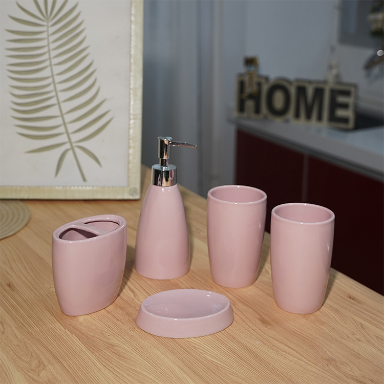 Wholesale Low Price Ceramic Home Decor 5 Pieces Shiny Pure Color Glazed Bathroom Accessories Set (13)